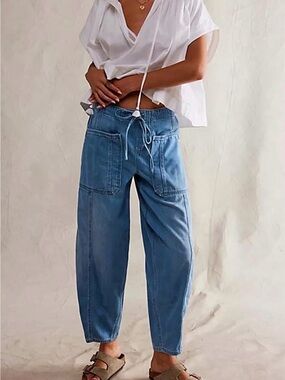 Women's Medium Wash Drawstring Barrel Jeans